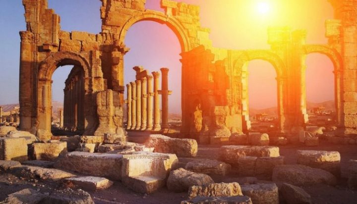 8-ASTUCES-POUR-ÉCONOMISER-DE-LARGENT-EN-GRECE-750x430